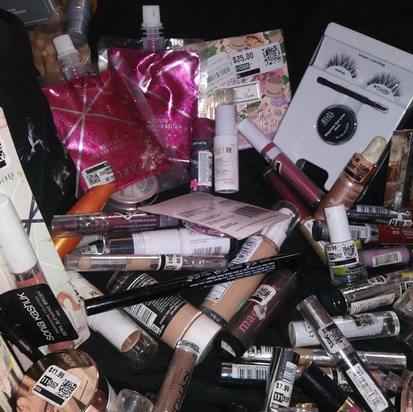 Makeup - Picture 4 of 7